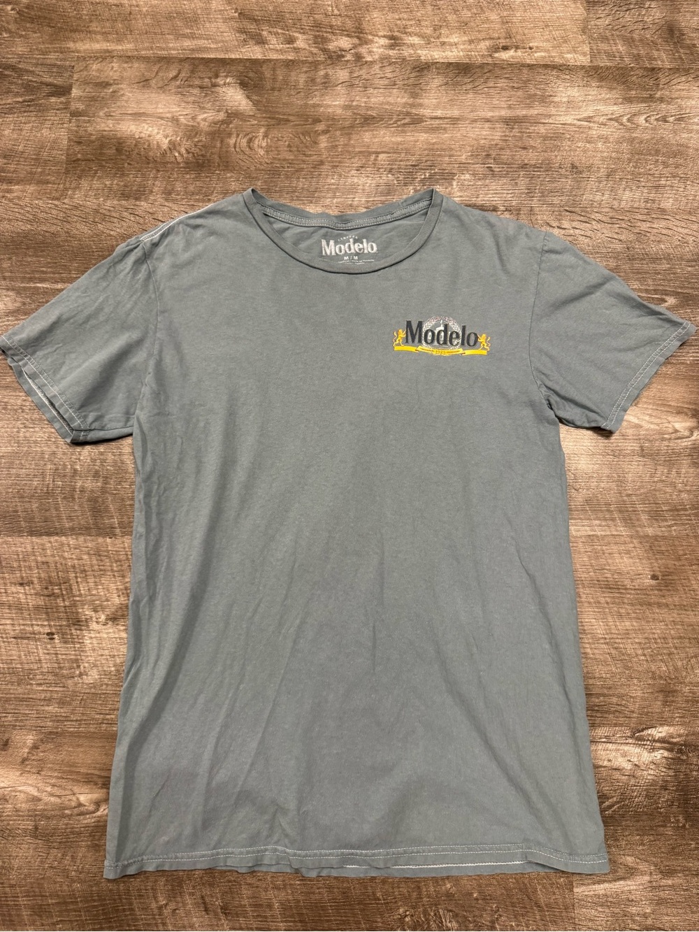 Modelo Fighting Spirit Beer T-Shirt Size Medium